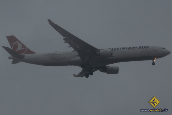Airbus A330-303